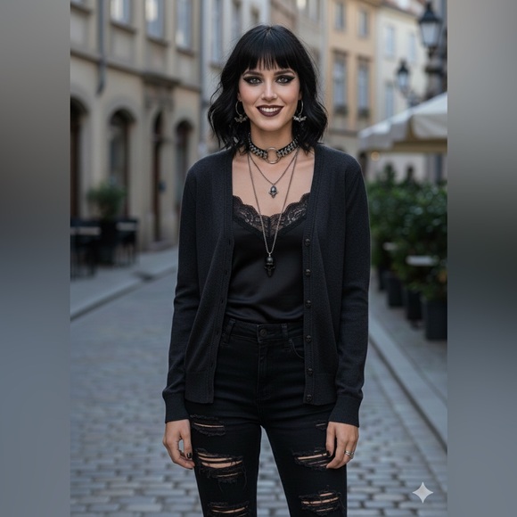 Pamela Dennis Women’s Small Black Semi Fitted Skull Buttons Cardigan - Picture 2 of 10